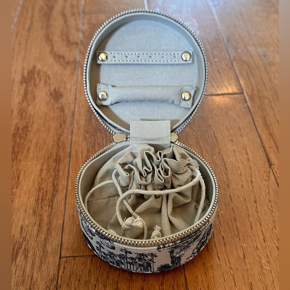 DIOR BEAUTE “Around the world” Jewlery Box NEW‎